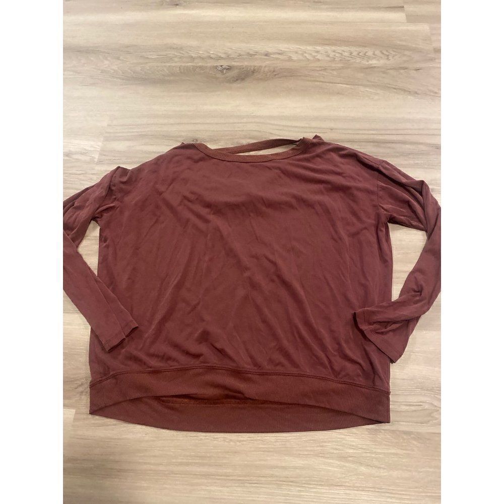 Abby & Gail, women's maroon long sleeve soft pullover size small